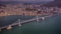 Jembatan itu ternyata adalah Jembatan Gwangan yang berlokasi memang di Busan. Jembatan ini merupakan salah satu lanskap tercantik di Korea Selatan (Thinsktock)