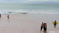 Pantai Dreamland ada di Desa Pecatu, Badung. Pantai yang disebutpula sebagai tanah impian itu kini menyempit, kenapa? (Masaul/detikTravel)