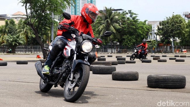 Jajal Singkat Honda CB150 Verza