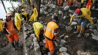 Kawasan danau juga dibangun ruang terbuka yang ramah untuk aktivitas masyarakat.