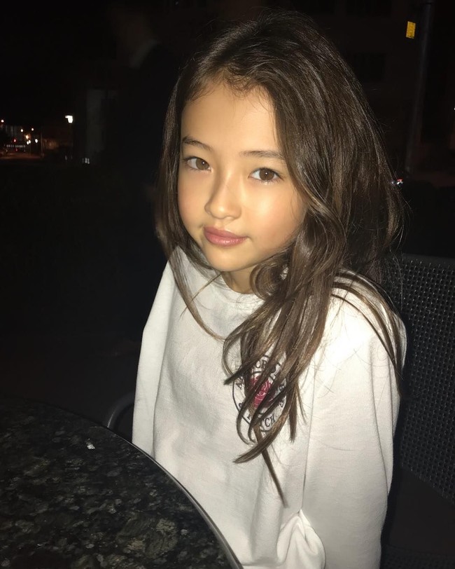 Penampilan menakjubkan yang dimilikinya itu pun membuat ia populer di media sosial. Ella telah memiliki lebih dari 360 ribu pengikut di Instagram. Foto: Instagram