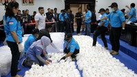 Badan Narkotika Nasional bersama TNI Angkatan Laut dan Bea Cukai berhasil mengungkap penyelundupan narkotika jenis sabu seberat 1,37 ton di perairan Batam, Kepulauan Riau.