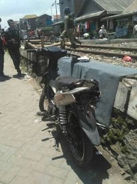 Tertabrak Kereta Api, Dua Orang Selamat