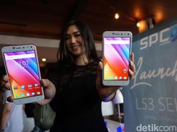Menjajal Ponsel Selfie Lokal Rp 900 Ribu