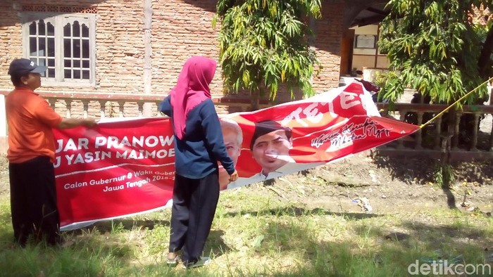 Mulai Hari Ini Panwas Copot Paksa Semua APK Ilegal di Grobogan