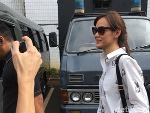 Bukti Setia Renata Kusmanto terhadap Fachri Albar