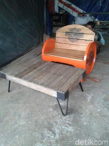 Bukan Hanya Kayu Di Jepara Ada Furnitur dari  Limbah Drum  