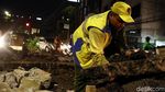 Pasukan Kuning Perbaiki Jalan Wahid Hasyim