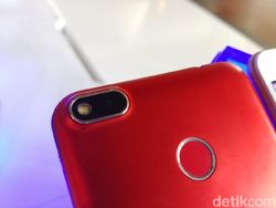 Menjajal Ponsel Selfie Lokal Rp 900 Ribu