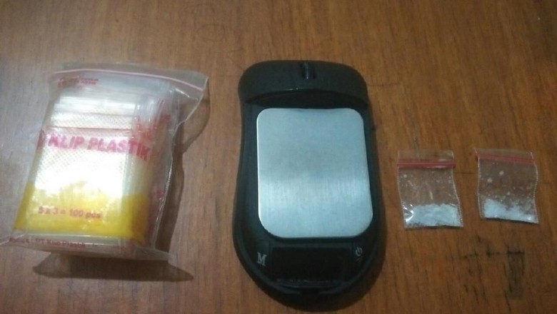 Polisi Tangkap Pengedar Sabu di Manggarai Jaksel Polisi Tangkap Pengedar Sabu di Manggarai Jaksel