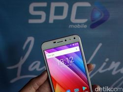 Menjajal Ponsel Selfie Lokal Rp 900 Ribu