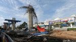Foto: Bagian Tiang Girder Tol Becakayu Ambruk, Begini Kondisinya
