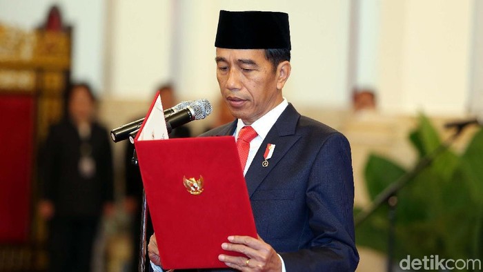17 Dubes baru resmi dilantik Presiden Jokowi. Mereka mengucapkan sumpah di Istana Negara, Jakarta, Selasa (20/02/2018).