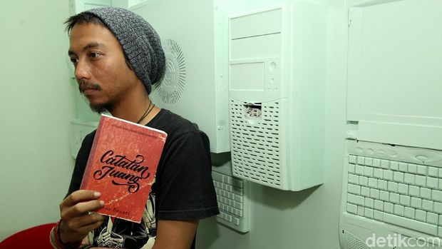 Terbitkan Album Buku, Siasat Fiersa Besari Kurangi Maraknya Pembajakan