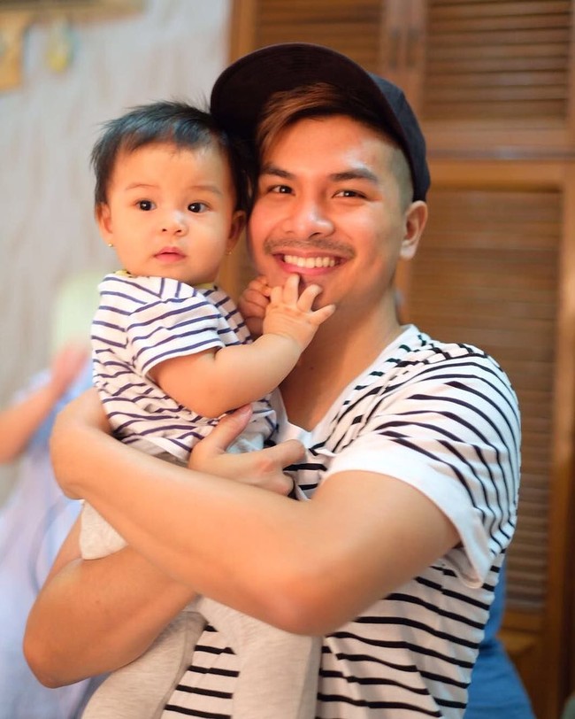 Glenn Alinskie menikah dengan aktris Chelsea Olivia saat usianya 27 tahun. Setahun kemudian pernikahan mereka dikaruniai seorang bayi perempuan yang dinamai Natusha Olivia Alinskie. Foto: Dok. Instagram