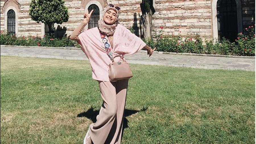 Kemesraan Cinta Laura dan Pacar Barunya, Kejutan Ultah 