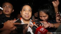 Nazaruddin menyebut seluruh ketua fraksi di DPR mendapatkan aliran uang proyek e-KTP. Namun Setya Novanto menyebutkan keterangan Nazaruddin itu tidak benar.
