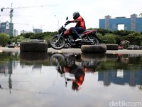 Jajal Singkat Honda CB150 Verza