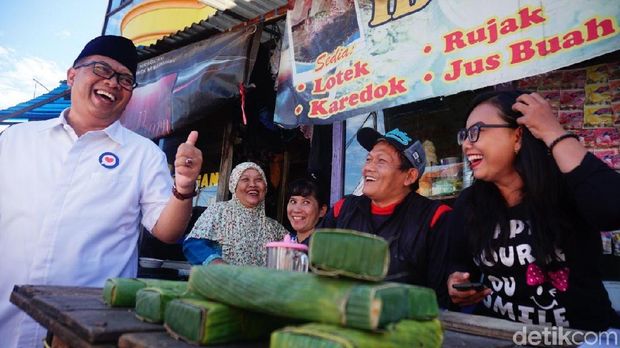 Nostalgia Cawalkot Oded Makan di Warteg Pinggir Pasar Bandung