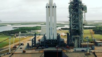 8. SpaceX diklaim sebagai perusahaan swasta pertama yang sukses di bidang antariksa. Keberhasilan uji coba peluncuran Falcon Heavy, roket terkuat yang beroperasi saat ini, menjadi salah satu pencapaian terbesar mereka. (Foto: Internet)