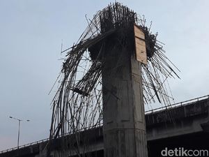 Kapolres: Tiang Becakayu Ambruk Diduga karena Bracket Kurang Kuat