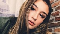 Natasha pun memiliki selera makeup yang sama dengan sang kakak. (Dok. Instagram/natasharyder)