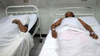 Total korban yang dirawat di rumah sakit ini adalah 6 pekerja. 1 korban lainnya dirawat di RS Polri.