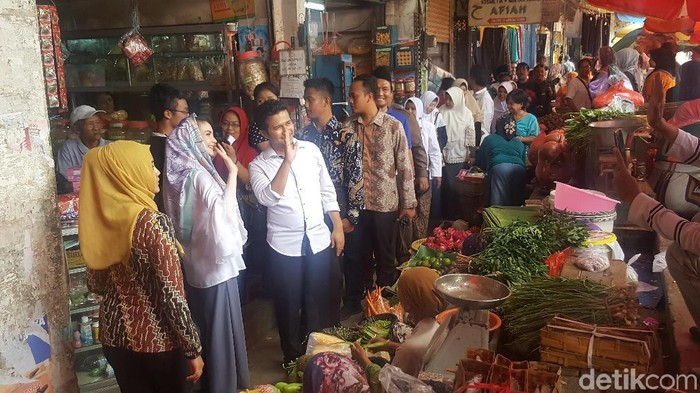 Blusukan ke Pasar, Emil Bicara Soal Penataan Pasar Tradisional
