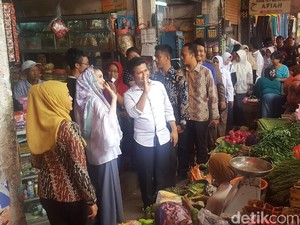 Blusukan ke Pasar, Emil Bicara Soal Penataan Pasar Tradisional