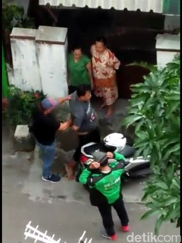 Beredar Video Tersangka Narkoba Lari Setelah Ditangkap Polisi Solo
