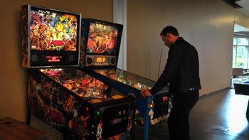 Salah satu game pelepas suntuk yang disediakan untuk karyawan. (Foto: Filmateria Digital LLC)