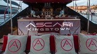 Yacht tersebut juga bisa disewa per minggu dengan tarif sebesar 98 ribu Euro atau sekitar Rp 1,5 miliar. Kalau di Indonesia, harga segitu mungkin sudah bisa dapat 1 flat apartemen mewah. Sungguh luar biasa mewah (yachtcharterfleet)