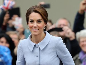 Benda Rp 15 Ribuan yang Bikin Kate Middleton Tetap Cantik