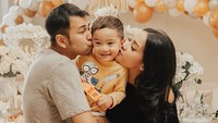 Raffi Ahmad dan Nagita Slavina menerima kejutan untuk ulang tahun keduanya. Foto: Dok. Instagram/raffinagita1717