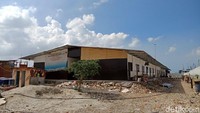 Ini adalah shelter Blok A. Di blok ini terdapat 32 shelter. Sebanyak 22 shelter sudah ditempati warga.