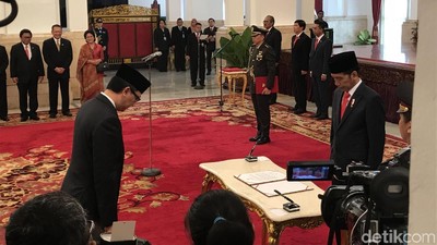 Momen Jokowi Lantik 17 Dubes Baru di Istana Negara