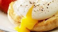 GEMINI: Rasa ingin tahu Anda terpuaskan dengan ‘poached egg’ yang berulang dibuat agar sempurna. Mengamati kuning telur yang mengalir dari poached egg menyenangkan buat zodiak ini.Foto: Istimewa