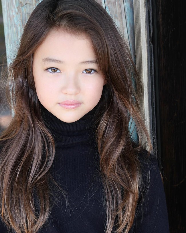 Model anak ini merupakan gadis ras campuran dengan ayah Amerika dan ibunya dari Korea. Foto: Instagram