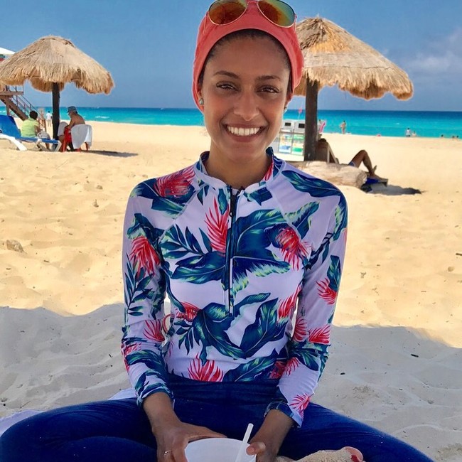 Ia pun terlihat gemar melakukan traveling. Ia senang terjun langsung di alam bebas seperti snorkeling dan hiking. Foto: Instagram/TaheraTV