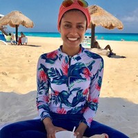 Ia pun terlihat gemar melakukan traveling. Ia senang terjun langsung di alam bebas seperti snorkeling dan hiking. Foto: Instagram/TaheraTV