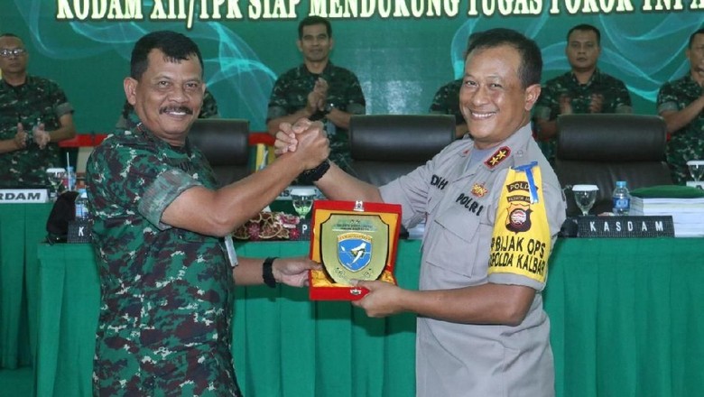 Polda-Kodam Siap Sinergi Amankan Pilkada di Kalbar Polda-Kodam Siap Sinergi Amankan Pilkada di Kalbar
