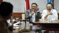 Bamsoet diterima Dewan Kehormatan PWI Ilham Bintang dan pengurus PWI lainnya, Selasa (20/2).