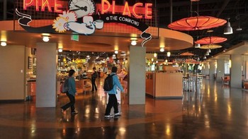 Selain sebagai tempat bekerja, ada juga gedung yang menyediakan fasilitas makanan dan juga mall. (Foto: Filmateria Digital LLC)