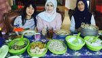 Ini 10 Pose Makan Keluarga Wakil Walikota Palu, Sigit Purnomo Alias Pasha Ungu