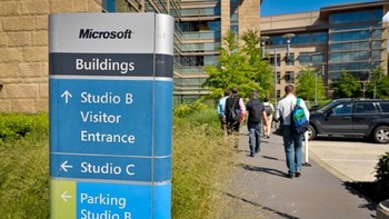 Penunjuk jalan bagi pengunjung atau karyawan agar tak tersesat. (Foto: Filmateria Digital LLC)