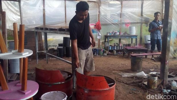 Bukan Hanya Kayu, Di Jepara Ada Furnitur Dari Limbah Drum Bekas