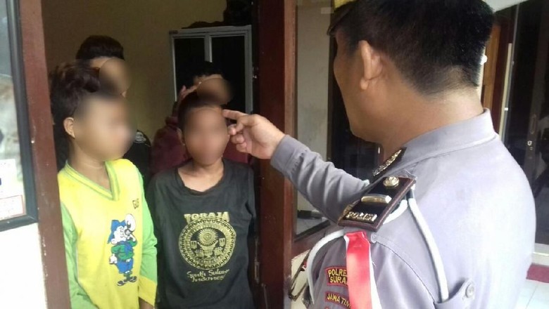 Todong Celurit Penjual Online Saat COD, 5 Remaja Ini Diamankan Todong Celurit Penjual Online Saat COD, 5 Remaja Ini Diamankan