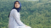Dikutip dari akun Instagramnya, Vebby sebenarnya sudah lama ingin mengenakan hijab. Foto: Dok. Instagram/vebbypalwinta