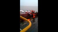Kapal Karam di Perairan Palembang, 8 Truk Ikut Terbalik