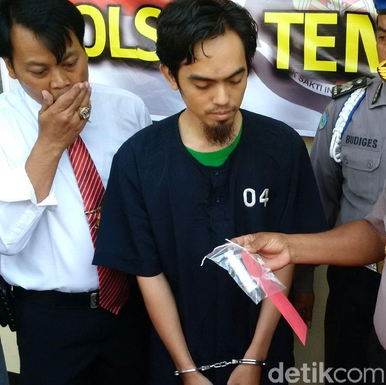 Cemburu, Pria Ini Semprotkan Air Keras ke Wajah Mantan Pacar Istri Cemburu, Pria Ini Semprotkan Air Keras ke Wajah Mantan Pacar Istri
